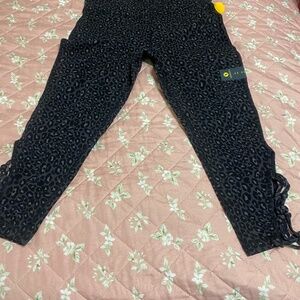 NWT X XERSION COTTON BLEND CAPRI color gray.